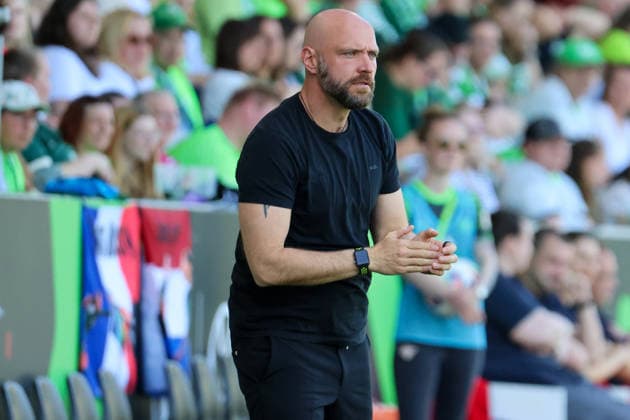 Wolfsburg, Germany 02 May 2026 1 Womens Bundesliga 24 Matchday VfL Wolfsburg vs RB Leipzig In the picture Coach Stephan Lerch VfL Copyright: HMBxMedia MadeleinexFantini