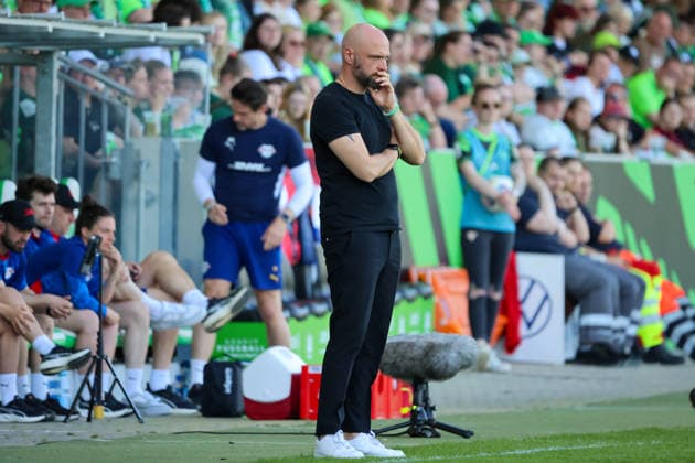 Wolfsburg, Germany 02 May 2026 1 Womens Bundesliga 24 Matchday VfL Wolfsburg vs RB Leipzig In the picture Coach Stephan Lerch VfL Copyright: HMBxMedia MadeleinexFantini