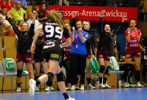 Coach Miriam Hirsch Metzingen, center Handball Women 1 Bundesliga Play off round BSV Sachsen Zwickau TuS Metzingen 27 32 on 2 5 2026 at Sparkassen Arena Zwickau BSV Sachsen Zwickau TuS Metzingen
