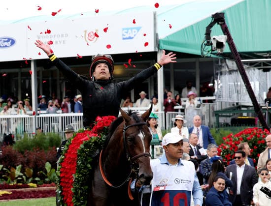 Jockey Jose Ortiz aboard Golden Tempo celebrates after winning the 152nd running of the Kentucky at Churchill Downs, Saturday, May 2, 2026 in Louisville, Kentucky.  KYP20260502144 JOHNxSOMMERSxII