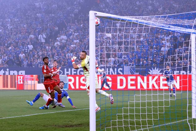 KARAMAN Kenan Kapitaen Team FC Schalke 04 erzielt das Siegtor 1 : 0 zum Aufstieg in die 1.BL 2. Fussball Bundesliga Saison 2025 - 2026 Spiel FC Schalke 04 - Fortuna Duesseldorf 1 : 0 am 02. 05. 2026 in Gelsenkirchen DFL REGULATIONS PROHIBIT ANY USE OF PHOTOGRAPHS as IMAGE SEQUENCES and or QUASI-VIDEO *** KARAMAN Kenan Kapitaen Team FC Schalke 04 scores the winning goal 1 0 for promotion to the 1 BL 2 Soccer Bundesliga Season 2025 2026 Match FC Schalke 04 Fortuna Duesseldorf 1 0 on 02 05 2026 in Gelsenkirchen DFL REGULATIONS PROHIBIT ANY USE OF PHOTOGRAPHS as IMAGE SEQUENCES and or QUASI VIDEO Copyright: xLacixPerenyix