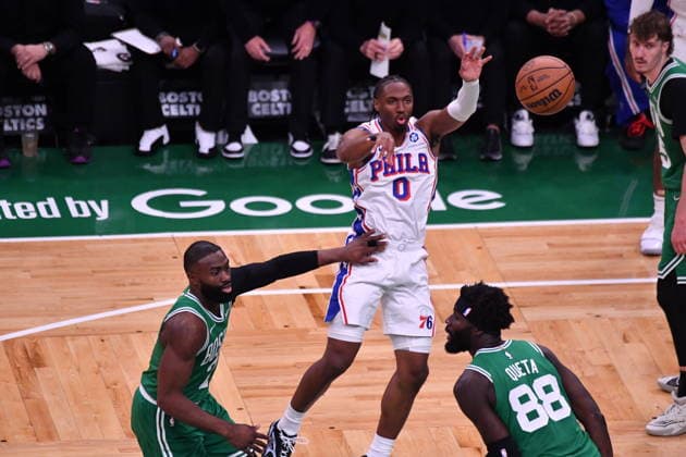 Boston Celtics v Philadelphia 76ers - NBA, Basketball Herren, USA Playoffs BOSTON, UNITED STATES - MAY 02: Tyrese Maxey (0) of Philadelphia 76ers throws a pass during a match between the Boston Celtics face the Philadelphia 76ers in Game Seven of their first-round playoff series at TD Garden in Boston, Massachusetts, on May 02, 2026. Joseph Prezioso Anadolu Massachusetts United States. Editorial use only. Please get in touch for any other usage.  Copyright: x2026xAnadoluxJosephxPreziosox