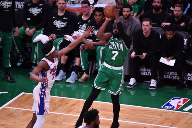 Boston Celtics v Philadelphia 76ers - NBA, Basketball Herren, USA Playoffs BOSTON, UNITED STATES - MAY 02: Boston Celtics’ Jaylen Brown (7) takes a shot on net during a match between the Boston Celtics face the Philadelphia 76ers in Game Seven of their first-round playoff series at TD Garden in Boston, Massachusetts, on May 02, 2026. Joseph Prezioso Anadolu Massachusetts United States. Editorial use only. Please get in touch for any other usage.  Copyright: x2026xAnadoluxJosephxPreziosox