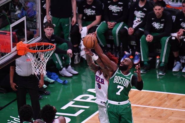 Boston Celtics v Philadelphia 76ers - NBA, Basketball Herren, USA Playoffs BOSTON, UNITED STATES - MAY 02: Boston Celtics’ Jaylen Brown (7) takes a shot on net during a match between the Boston Celtics face the Philadelphia 76ers in Game Seven of their first-round playoff series at TD Garden in Boston, Massachusetts, on May 02, 2026. Joseph Prezioso Anadolu Massachusetts United States. Editorial use only. Please get in touch for any other usage.  Copyright: x2026xAnadoluxJosephxPreziosox