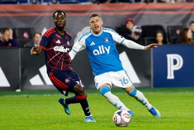 FOXBOROUGH, MA - MAY 02: Pep Biel 16 of the Charlotte FC plays the ball watched by Alhassan Yusuf 80 of the New England Revolution during a match between the New England Revolution and Charlotte FC on May 2, 2026, at Gillette Stadium in Foxborough, Massachusetts. (Photo by Fred Kfoury III Icon Sportswire) SOCCER: MAY 02 MLS, Fussball Herren, USA New England Revolution vs Charlotte FC EDITORIAL USE ONLY Icon482260502025