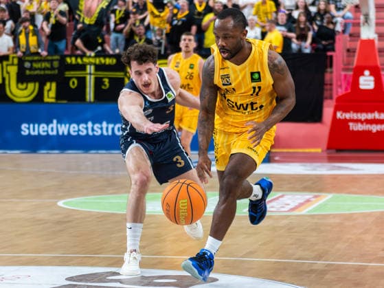 Jacob Biss Eisbaeren Bremerhaven 3 , Jordan Nathaniel Johnson Tigers Tuebingen 11 , Tigers Tuebingen vs Eisbaeren Bremerhaven, Basketball, 2 Basketball Bundesliga ProA, Season 2025 2026, Matchday 34, 02 05 2026, Tigers Tuebingen vs Eisbaeren Bremerhaven, Basketball, 2 Basketball Bundesliga ProA, Season 2025 2026, Matchday 34, 02 05 2026 Tuebingen Copyright: xEibner-Pressefoto FlorianxSchustx EP_FSU