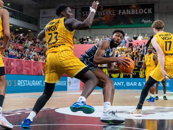 Melkisedek Moreaux Tigers Tuebingen 23 , Carlos Carter Eisbaeren Bremerhaven 6 , Tigers Tuebingen vs Eisbaeren Bremerhaven, Basketball, 2 Basketball Bundesliga ProA, Season 2025 2026, Matchday 34, 02 05 2026, Tigers Tuebingen vs Eisbaeren Bremerhaven, Basketball, 2 Basketball Bundesliga ProA, Season 2025 2026, Matchday 34, 02 05 2026 Tuebingen Copyright: xEibner-Pressefoto FlorianxSchustx EP_FSU