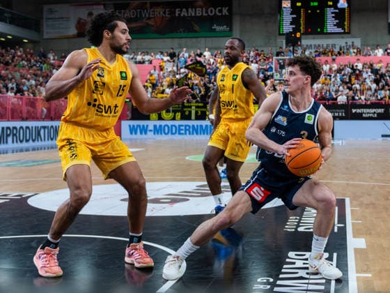 Patrick Emilien Tigers Tuebingen 15 , Jacob Biss Eisbaeren Bremerhaven 3 ,, Tigers Tuebingen vs Eisbaeren Bremerhaven, Basketball, 2 Basketball Bundesliga ProA, Season 2025 2026, Matchday 34, 02 05 2026, Tigers Tuebingen vs Eisbaeren Bremerhaven, Basketball, 2 Basketball Bundesliga ProA, Season 2025 2026, Matchday 34, 02 05 2026 Tuebingen Copyright: xEibner-Pressefoto FlorianxSchustx EP_FSU