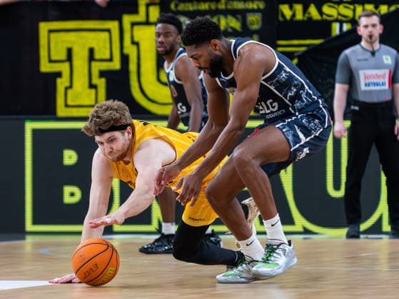 Lukas Milner Tigers Tuebingen 17 , Carlos Carter Eisbaeren Bremerhaven 6 , Tigers Tuebingen vs Eisbaeren Bremerhaven, Basketball, 2 Basketball Bundesliga ProA, Season 2025 2026, Matchday 34, 02 05 2026, Tigers Tuebingen vs Eisbaeren Bremerhaven, Basketball, 2 Basketball Bundesliga ProA, Season 2025 2026, Matchday 34, 02 05 2026 Tuebingen Copyright: xEibner-Pressefoto FlorianxSchustx EP_FSU