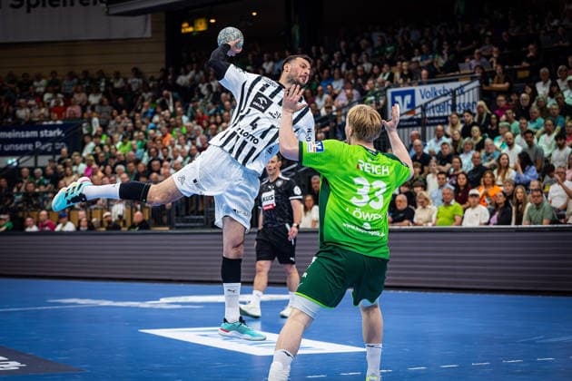 02 05 2026, xovx, Handball Daikin Handball Bundesliga, HSG Wetzlar THW Kiel v l Domagoj Duvnjak THW Kiel , Georg Löwen HSG Wetzlar Wetzlar Buderus Arena Hessen Germany EN