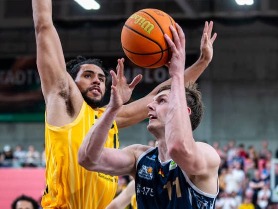 Lorenz Brenneke Eisbaeren Bremerhaven 11 , Patrick Emilien Tigers Tuebingen 15 , Tigers Tuebingen vs Eisbaeren Bremerhaven, Basketball, 2 Basketball Bundesliga ProA, Season 2025 2026, Matchday 34, 02 05 2026, Tigers Tuebingen vs Eisbaeren Bremerhaven, Basketball, 2 Basketball Bundesliga ProA, Season 2025 2026, Matchday 34, 02 05 2026 Tuebingen Copyright: xEibner-Pressefoto FlorianxSchustx EP_FSU