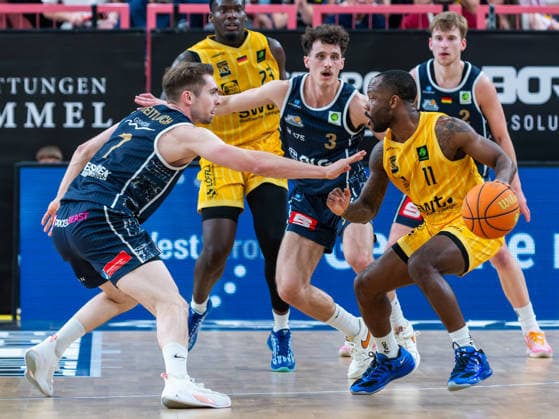 Jordan Nathaniel Johnson Tigers Tuebingen 11 , Adrian Breitlauch Eisbaeren Bremerhaven 7 , Tigers Tuebingen vs Eisbaeren Bremerhaven, Basketball, 2 Basketball Bundesliga ProA, Season 2025 2026, Matchday 34, 02 05 2026, Tigers Tuebingen vs Eisbaeren Bremerhaven, Basketball, 2 Basketball Bundesliga ProA, Season 2025 2026, Matchday 34, 02 05 2026 Tuebingen Copyright: xEibner-Pressefoto FlorianxSchustx EP_FSU