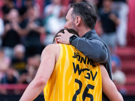 Till Joenke Tigers Tuebingen 26 , Steven Esterkamp Eisbaeren Bremerhaven Headcoach , Tigers Tuebingen vs Eisbaeren Bremerhaven, Basketball, 2 Basketball Bundesliga ProA, Season 2025 2026, Matchday 34, 02 05 2026, Tigers Tuebingen vs Eisbaeren Bremerhaven, Basketball, 2 Basketball Bundesliga ProA, Season 2025 2026, Matchday 34, 02 05 2026 Tuebingen Copyright: xEibner-Pressefoto FlorianxSchustx EP_FSU