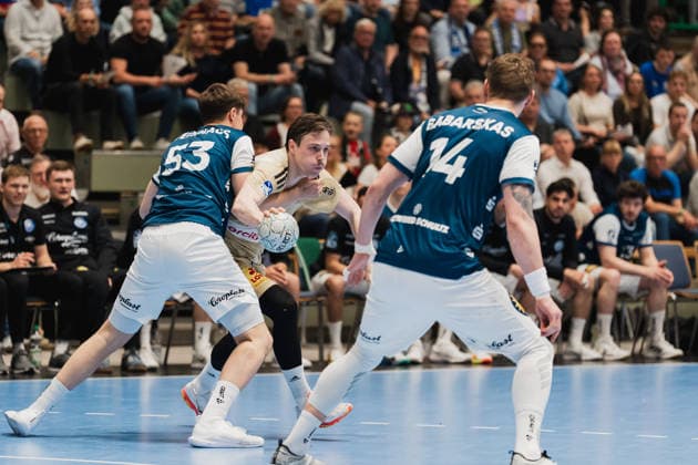 Soeren Steinhaus Bergischer HC, 53 ungrips Leif Tissier TSV Hannover Burgdorf, 07 who runs with the ball, Gerdas Babarskas Bergischer HC, 14 Bergischer HC vs TSV Hannover Burgdorf, Handball, Daikin 1 HBL, Matchday 30, Season 2025 26, 02 04 2026, Bergischer HC vs TSV Hannover Burgdorf, Handball, Daikin 1 HBL, Matchday 30, Season 2025 26, 02 04 2026 Wuppertal Copyright: xEibner-Pressefoto LukasxBaldygax EP_LBA
