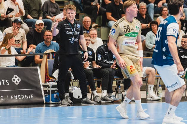 Thumbs up from Arnor Por Gunnarsson Bergischer HC, Coach Bergischer HC vs TSV Hannover Burgdorf, Handball, Daikin 1 HBL, Matchday 30, Season 2025 26, 02 04 2026, Bergischer HC vs TSV Hannover Burgdorf, Handball, Daikin 1 HBL, Matchday 30, Season 2025 26, 02 04 2026 Wuppertal Copyright: xEibner-Pressefoto LukasxBaldygax EP_LBA