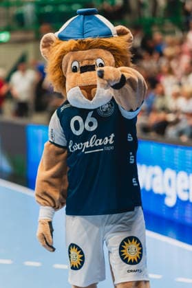 Bergi Bergischer HC, Mascot points his finger into the camera Bergischer HC vs TSV Hannover Burgdorf, Handball, Daikin 1 HBL, Matchday 30, Season 2025 26, 02 04 2026, Bergischer HC vs TSV Hannover Burgdorf, Handball, Daikin 1 HBL, Matchday 30, Season 2025 26, 02 04 2026 Wuppertal Copyright: xEibner-Pressefoto LukasxBaldygax EP_LBA