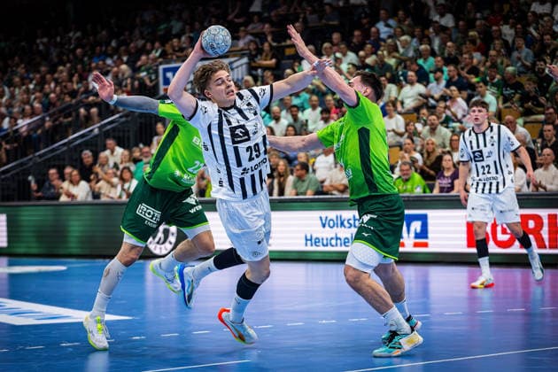 02 05 2026, xovx, Handball Daikin Handball Bundesliga, HSG Wetzlar THW Kiel v l Jona Schoch HSG Wetzlar , Johan Hinrich Rohwer THW Kiel , Josip Simic HSG Wetzlar , Rasmus Ankermann THW Kiel Wetzlar Buderus Arena Hessen Germany EN