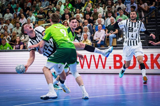02 05 2026, xovx, Handball Daikin Handball Bundesliga, HSG Wetzlar THW Kiel v l Rasmus Ankermann THW Kiel , Niklas Theiß HSG Wetzlar , Josip Simic HSG Wetzlar , Domagoj Duvnjak THW Kiel Wetzlar Buderus Arena Hessen Germany EN