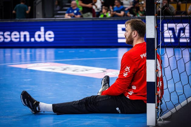 02 05 2026, xovx, Handball Daikin Handball Bundesliga, HSG Wetzlar THW Kiel Andreas Wolff THW Kiel disappointed, disappointed looking Wetzlar Buderus Arena Hessen Germany EN