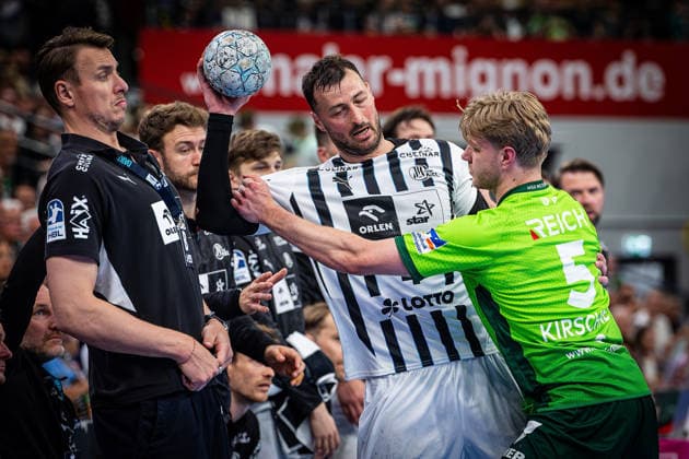 02 05 2026, xovx, Handball Daikin Handball Bundesliga, HSG Wetzlar THW Kiel v l Coach Filip Jicha THW Kiel , Domagoj Duvnjak THW Kiel , Tristan Kirschner HSG Wetzlar Wetzlar Buderus Arena Hessen Germany EN