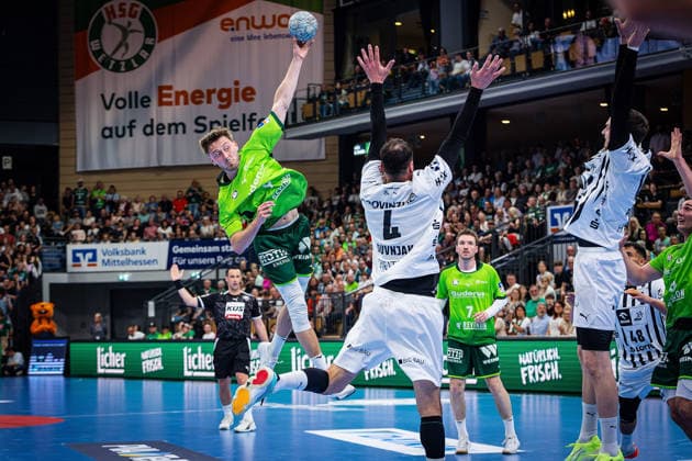 02 05 2026, xovx, Handball Daikin Handball Bundesliga, HSG Wetzlar THW Kiel v l Niklas Theiß HSG Wetzlar , Domagoj Duvnjak THW Kiel , Dominik Mappes HSG Wetzlar , Hendrik Pekeler THW Kiel , Mohab Mohamed Saeed Abdelhak THW Kiel , Josip Simic HSG Wetzlar Wetzlar Buderus Arena Hessen Germany EN
