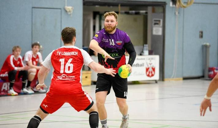 Handball, HSG Hiesfeld Aldenrade TV Lobberich FOR EDITORIAL PURPOSES ONLY p The Hiesfeld handball player Lennart Blum 14 right in the fight In the handball Oberliga play HSG Hiesfeld Aldenrade against TV Lobberich red jerseys , on Saturday, 02 05 2026 in Dinslaken Hiesfeld Germany NRW Hiesfeld Copyright MarkusxJoosten Copyright: MarkusxJoosten doc85okhhtd0w2148vqbt5q ,EDITORIAL USE ONLY Copyright: MarkusxJoosten