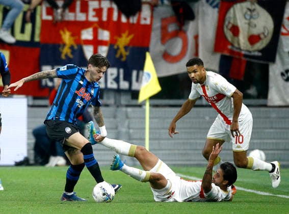 BERGAMO, ITALY - MAY 2: Nicola Zalewski of Atalanta BC competes for the ball with Mikael Egill Ellertsson and Junior Messias of Genoa CFC ,during the Serie A match between Atalanta BC and Genoa CFC at New Balance Stadium on May 2, 2026 in Bergamo, Italy.  Copyright: xMBxMediax