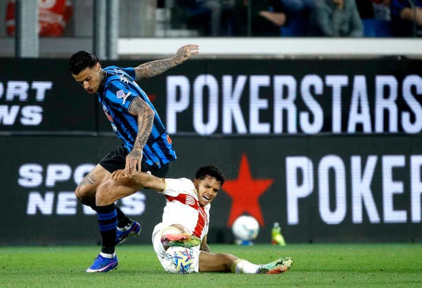 BERGAMO, ITALY - MAY 2: Gianluca Scamacca of Atalanta BC competes for the ball with Alex Amorim of Genoa CFC ,during the Serie A match between Atalanta BC and Genoa CFC at New Balance Stadium on May 2, 2026 in Bergamo, Italy.  Copyright: xMBxMediax
