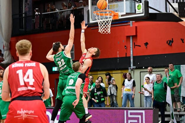 Aleksander Möller, Jonas Niedermanner, Aiden Warnholtz at the basket 2 Bundesliga Pro A, 34 Matchday, 46ers, Basketball, Basketball season 2025 2026, BBL, Germany, Giessen 46ers EPG Baskets Koblenz, Giessen in red,Koblenz in green, Men, Men