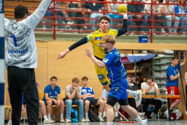 Handball I Men I Season 2025 2026 I 3 League I 29 Matchday I TV Bittenfeld 2 SG Pforzheim Eutingen I 02 05 2026 Finn Meißner 44, SG Pforzheim in the throw, Dalio Uskok 4, TV Bittenfeld 2 in defense Waiblingen Gemeindehalle Bittenfeld Baden Württemberg Germany Copyright: xLobeca MaxxPetershansx