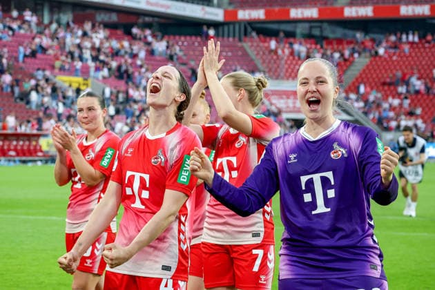 02 05 2026, xsscx, Women Football, 1 FC Köln Werder Bremen, 1 Soccer Bundesliga, 24 Matchday, RheinEnergie Stadion, Season 2025 2026 The team of 1 FC Köln celebrates their victory to 3 0 with Sara Agrez 1 FC Köln 4 , Anna Lena Stolze 1 FC Köln 7 , Aurora Mikalsen 1 FC Köln 23 DFB regulations prohibit any use of photographs as image sequences and or quasi video Photo xSandraxScherningxPressefotoKochx Nordrhein Westfalen Germany