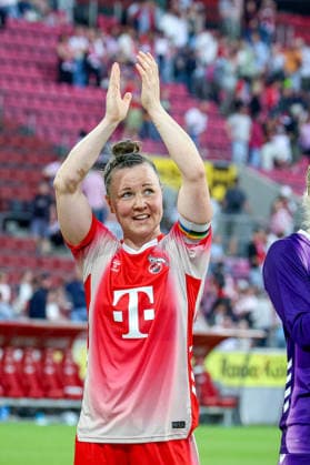 02 05 2026, xsscx, Women Football, 1 FC Köln Werder Bremen, 1 Soccer Bundesliga, 24 Matchday, RheinEnergie Stadion, Season 2025 2026 The team of 1 FC Köln celebrates their victory to 3 0 with Marina Hegering 1 FC Köln 33 DFB regulations prohibit any use of photographs as image sequences and or quasi video Photo xSandraxScherningxPressefotoKochx Nordrhein Westfalen Germany