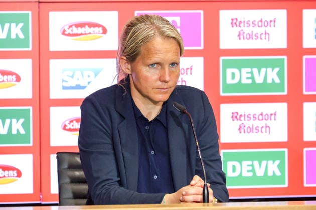 02 05 2026, xsscx, Frauen Fussball, 1 FC Köln Werder Bremen, 1 Fussball Bundesliga, 24 Spieltag, RheinEnergie Stadion, Saison 2025 2026 Friederike Kromp Cheftrainerin Werder Bremen DFB regulations prohibit any use of photographs as image sequences and or quasi video Photo xSandraxScherningxPressefotoKochx Nordrhein Westfalen Germany