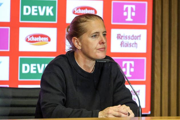 02 05 2026, xsscx, Women Football, 1 FC Köln Werder Bremen, 1 Soccer Bundesliga, 24 Matchday, RheinEnergie Stadion, Season 2025 2026 Britta Carlson 1 FC Köln Head Coach DFB regulations prohibit any use of photographs as image sequences and or quasi video Photo xSandraxScherningxPressefotoKochx Nordrhein Westfalen Germany