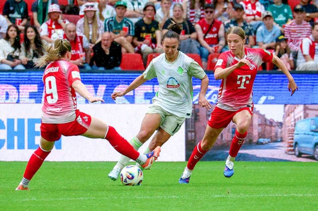 02 05 2026, xsscx, Frauen Fussball, 1 FC Köln Werder Bremen, 1 Fussball Bundesliga, 24 Spieltag, RheinEnergie Stadion, Saison 2025 2026 Adriana Achcinska 1 FC Köln 9 im Zweikampf gegen Maja Sternad Werder Bremen 11 DFB regulations prohibit any use of photographs as image sequences and or quasi video Photo xSandraxScherningxPressefotoKochx Nordrhein Westfalen Germany