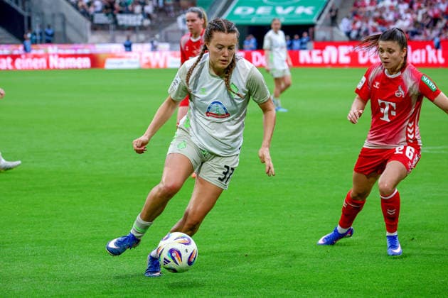 02 05 2026, xsscx, Frauen Fussball, 1 FC Köln Werder Bremen, 1 Fussball Bundesliga, 24 Spieltag, RheinEnergie Stadion, Saison 2025 2026 Mara Alber Werder Bremen 37 im Zweikampf gegen Martyna Wiankowska 1 FC Köln 26 DFB regulations prohibit any use of photographs as image sequences and or quasi video Photo xSandraxScherningxPressefotoKochx Nordrhein Westfalen Germany