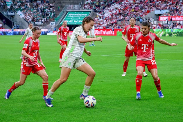 02 05 2026, xsscx, Frauen Fussball, 1 FC Köln Werder Bremen, 1 Fussball Bundesliga, 24 Spieltag, RheinEnergie Stadion, Saison 2025 2026 Mara Alber Werder Bremen 37 im Zweikampf gegen Martyna Wiankowska 1 FC Köln 26 DFB regulations prohibit any use of photographs as image sequences and or quasi video Photo xSandraxScherningxPressefotoKochx Nordrhein Westfalen Germany