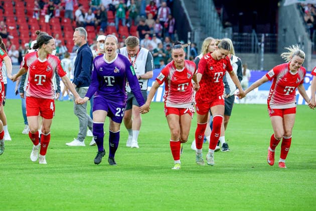 02 05 2026, xsscx, women football, 1 FC Köln Werder Bremen, 1 Soccer Bundesliga, 24 Matchday, RheinEnergie Stadion, Season 2025 2026 The 1 FC Köln team celebrates their victory to 3 0 with Sara Agrez 1 FC Köln 4 , Aurora Mikalsen 1 FC Köln 23 , Vanessa Leimenstoll 1 FC Köln 29 , Zö Hasenauer 1 FC Köln 16 DFB regulations prohibit any use of photographs as image sequences and or quasi video Photo xSandraxScherningxPressefotoKochx Nordrhein Westfalen Germany
