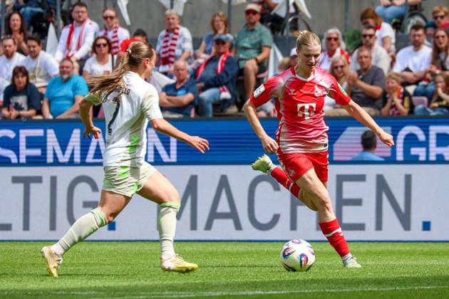 02 05 2026, xsscx, Frauen Fussball, 1 FC Köln Werder Bremen, 1 Fussball Bundesliga, 24 Spieltag, RheinEnergie Stadion, Saison 2025 2026 Chiara d Angelo Werder Bremen 2 im Zweikampf gegen Anna Lena Stolze 1 FC Köln 7 DFB regulations prohibit any use of photographs as image sequences and or quasi video Photo xSandraxScherningxPressefotoKochx Nordrhein Westfalen Germany