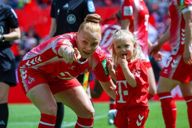 02 05 2026, xsscx, Women Football, 1 FC Köln Werder Bremen, 1 Soccer Bundesliga, 24 Matchday, RheinEnergie Stadion, Season 2025 2026 Laura Vogt 1 FC Köln 8 shows a girl the way off the field DFB regulations prohibit any use of photographs as image sequences and or quasi video Photo xSandraxScherningxPressefotoKochx Nordrhein Westfalen Germany