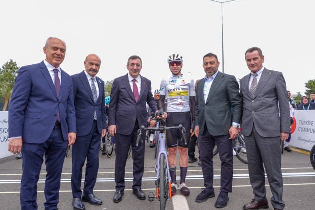 61st Presidential Cycling Tour of Turkiye ANKARA, TURKIYE - MAY 3: Turkish Vice President Cevdet Yilmaz poses for a photo with cyclists ahead of the eighth stage of the Presidential Cycling Tour of Turkiye 2026 (TUR 2026) on the Ankara-Ankara route in Ankara, Turkiye, on May 3, 2026. The race, held for the 61st time, is included in the Union Cycliste Internationale (UCI) Europe Tour calendar and is Turkiye’s only event in the ProSeries category. Yasin Baturhan Ergin Anadolu Ankara Turkey. Editorial use only. Please get in touch for any other usage.  Copyright: x2026xAnadoluxYasinxBaturhanxErginx