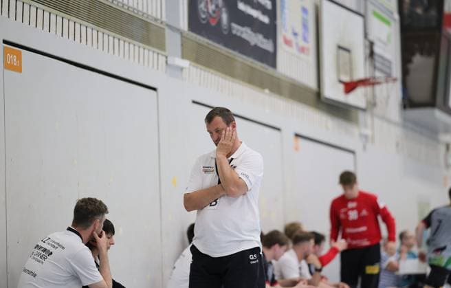 Germany Kelkheim Münster 02 05 2026 Handball Hessen 3 Liga Staffel Süd West Herren 2025 2026 27 Matchday TSG Münster blue HLZ Friesenheim Hochdorf II gray v l Coach Gabriel Schmiedt FRIESENHEIM II Sport TSG Münster HLZ Friesenheim Hochdorf II