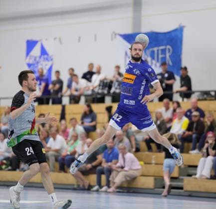 Germany Kelkheim Münster 02 05 2026 Handball Hessen 3 Liga Staffel Süd Herren 2025 2026 27 Matchday TSG Münster blue HLZ Friesenheim Hochdorf II gray v l Niclas Josten FRIESENHEIM II Nr 24 , Patrick Weber TSG MÜNSTER Nr 42 Sport TSG Münster HLZ Friesenheim Hochdorf II