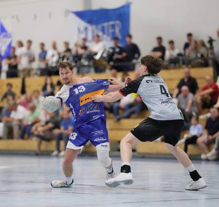 Germany Kelkheim Münster 02 05 2026 Handball Hessen 3 Liga Staffel Süd Herren 2025 2026 27 Matchday TSG Münster blue HLZ Friesenheim Hochdorf II gray v l Jonas Ulshöfer TSG MÜNSTER Nr 13 , Lars Thiele FRIESENHEIM II Nr 4 Sport TSG Münster HLZ Friesenheim Hochdorf II