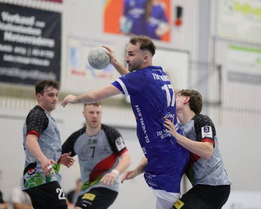 Germany Kelkheim Münster 02 05 2026 Handball Hessen 3 Liga Staffel Süd Herren 2025 2026 27 Matchday TSG Münster blue HLZ Friesenheim Hochdorf II gray v l Kenneth Fuhrig TSG MÜNSTER Nr 17 , Lars Thiele FRIESENHEIM II Nr 4 Sport TSG Münster HLZ Friesenheim Hochdorf II