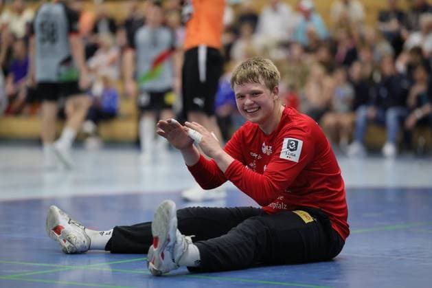 Germany Kelkheim Münster 02 05 2026 Handball Hessen 3 Liga Staffel Süd West Herren 2025 2026 27 Matchday TSG Münster blue HLZ Friesenheim Hochdorf II gray v l Philipp Wenning FRIESENHEIM II Nr 16 Sport TSG Münster HLZ Friesenheim Hochdorf II