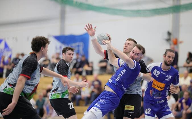 Germany Kelkheim Münster 02 05 2026 Handball Hessen 3 Liga Staffel Süd West Herren 2025 2026 27 Matchday TSG Münster blue HLZ Friesenheim Hochdorf II gray v l Kenneth Fuhrig TSG MÜNSTER Nr 17 Sport TSG Münster HLZ Friesenheim Hochdorf II