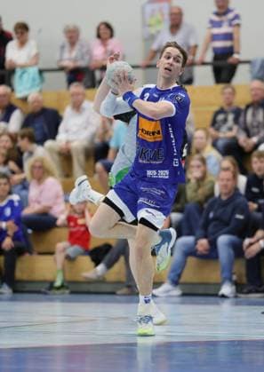 Germany Kelkheim Münster 02 05 2026 Handball Hessen 3 Liga Staffel Süd West Herren 2025 2026 27 Matchday TSG Münster blue HLZ Friesenheim Hochdorf II gray v l Dominik Winzer Manso TSG MÜNSTER Nr 3 Sport TSG Münster HLZ Friesenheim Hochdorf II