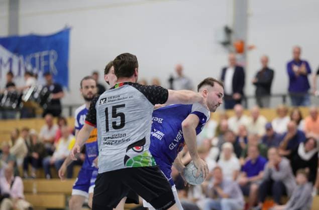 Germany Kelkheim Münster 02 05 2026 Handball Hessen 3 Liga Staffel Süd Herren 2025 2026 27 Matchday TSG Münster blue HLZ Friesenheim Hochdorf II gray v l Alexander Bender FRIESENHEIM II Nr 15 , Kenneth Fuhrig TSG MÜNSTER Nr 17 Sport TSG Münster HLZ Friesenheim Hochdorf II