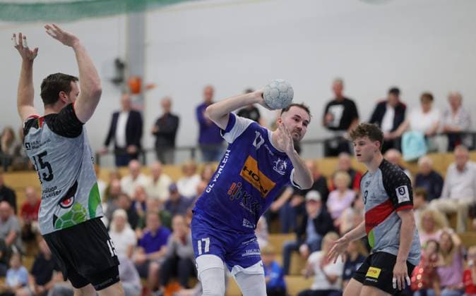 Germany Kelkheim Münster 02 05 2026 Handball Hessen 3 Liga Staffel Süd Herren 2025 2026 27 Matchday TSG Münster blue HLZ Friesenheim Hochdorf II gray v l Alexander Bender FRIESENHEIM II Nr 15 , Kenneth Fuhrig TSG MÜNSTER Nr 17 Sport TSG Münster HLZ Friesenheim Hochdorf II